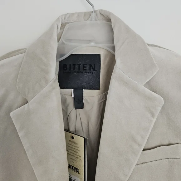 NWT BITTEN by Sarah Jessica Parker Velvet Blazer Beige Tan Small S - Picture 2 of 3